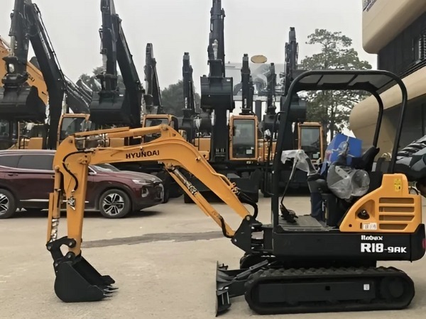 Hyundai R18-9AK gầu 0.04m3 dòng máy nhỏ gọn